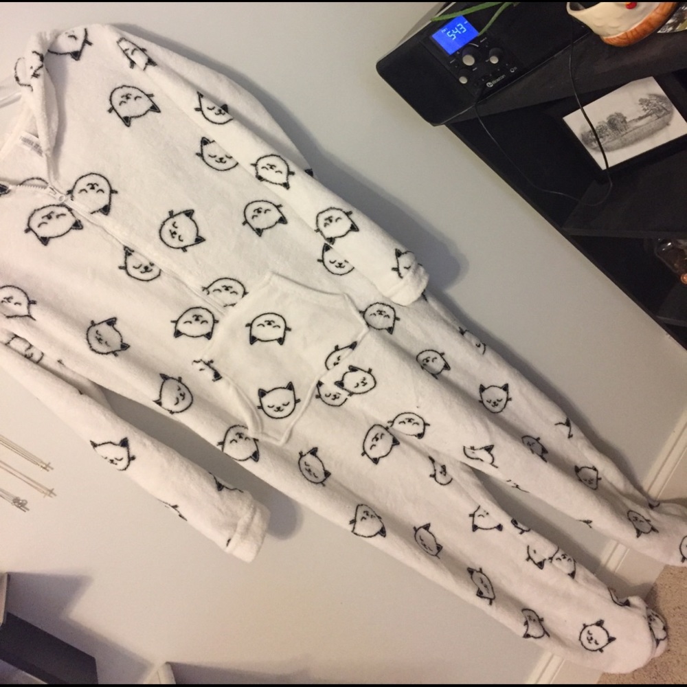 Super cute cat onesie!