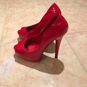 Red heels size 7
