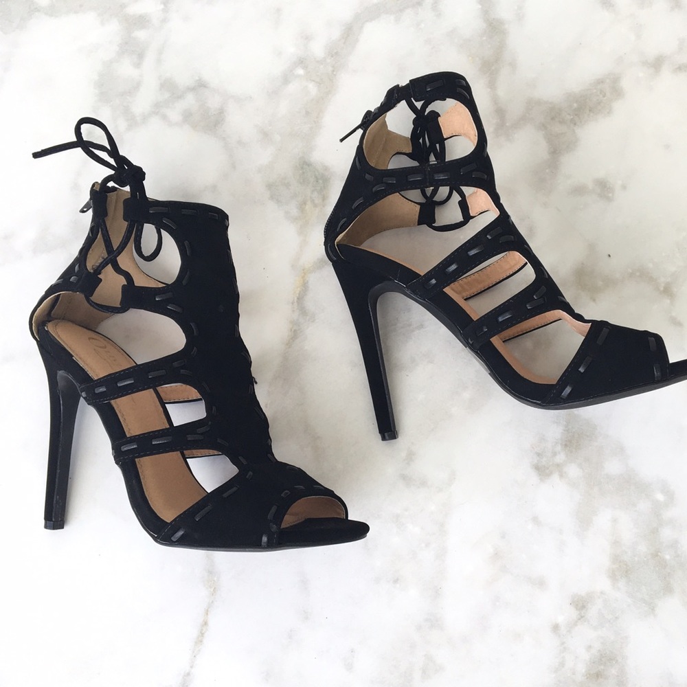 ▫️SOLD OUT▫️BLACK SIDE CUT OUT PEEP TOE HEELS - Picture 3 of 5