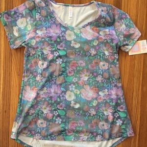 medium floral classic tee lularoe NWT