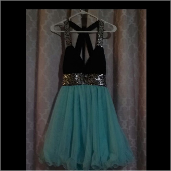 A beautiful 👗 for any special occasion. - Picture 2 of 3