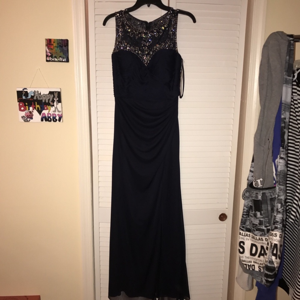 Lord and Taylor Prom Dress-Size 6 - Picture 1 of 4