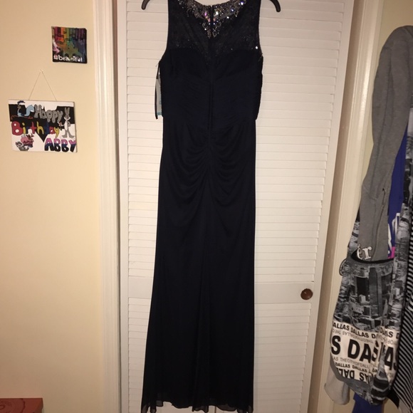 Lord and Taylor Prom Dress-Size 6 - Picture 3 of 4