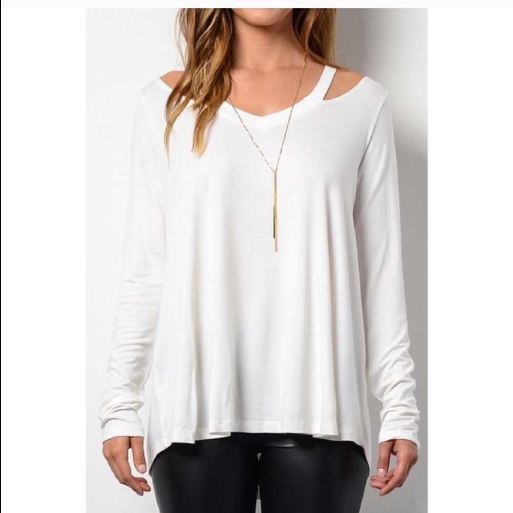 🆕White Cut Out V Neck LS🌟