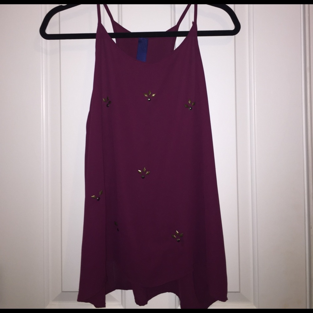 Francesca's maroon top