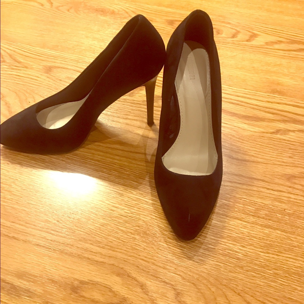 Black Heels -FOREVER 21 - suede- wood print soles