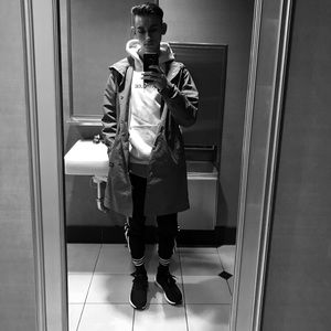 Meet your Posher, Zachary