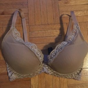 Gently Used Natori Feathers Bra, 30DD