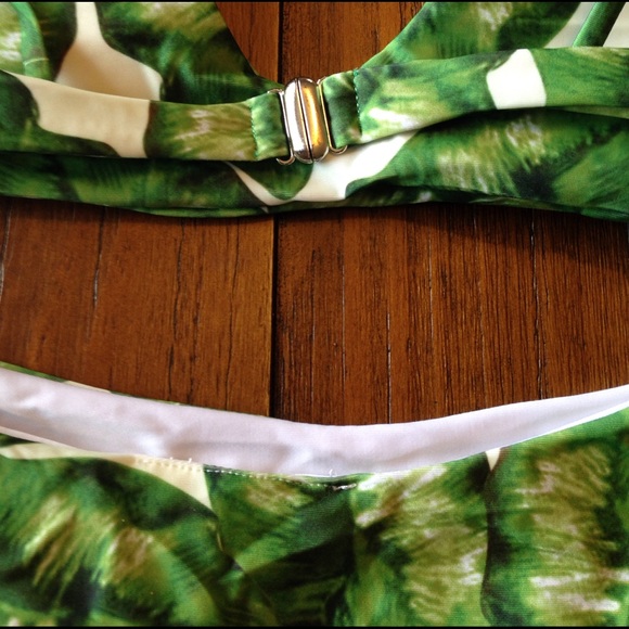 Only 1 Medium left!!! Leaf print bikini set - Picture 7 of 8