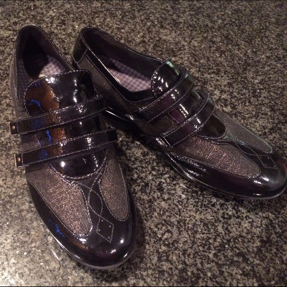 Brand new Aetrex shoes