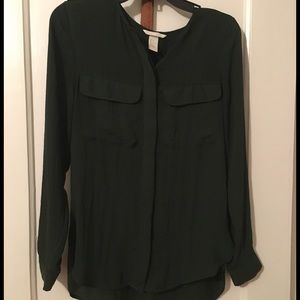 Hunter green H&M top. Never worn, no tags. Size 6.