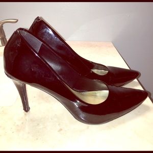 Classic black pumps. Nine West. Paten leather.
