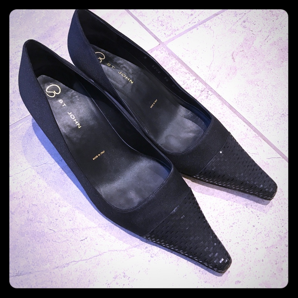 St. John black pump