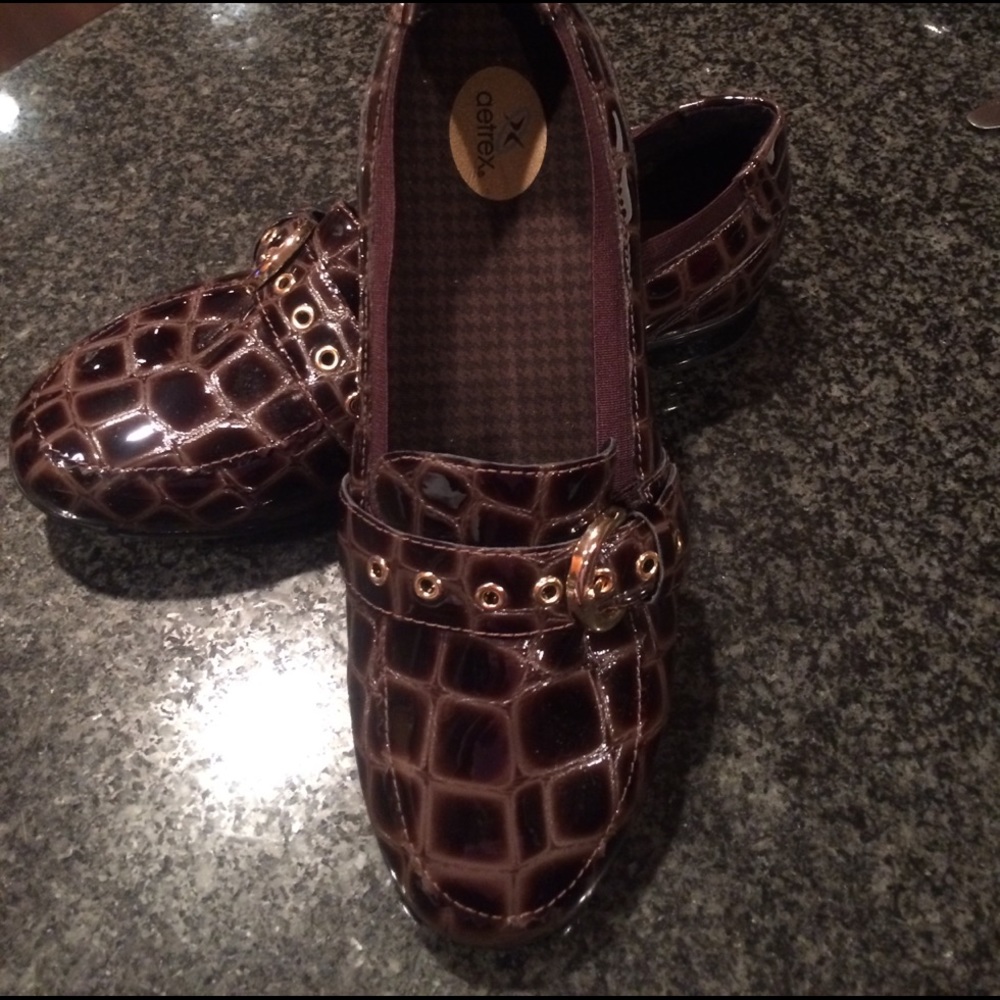 Brand new Aetrex shoes