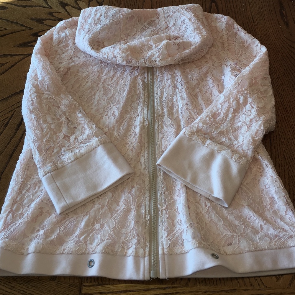 🎉🎉🎉🎉  $15   TFNC lacy top