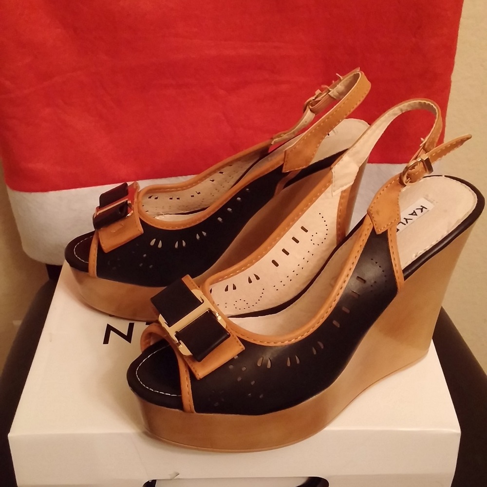 Black & camel color wedges size 8.5