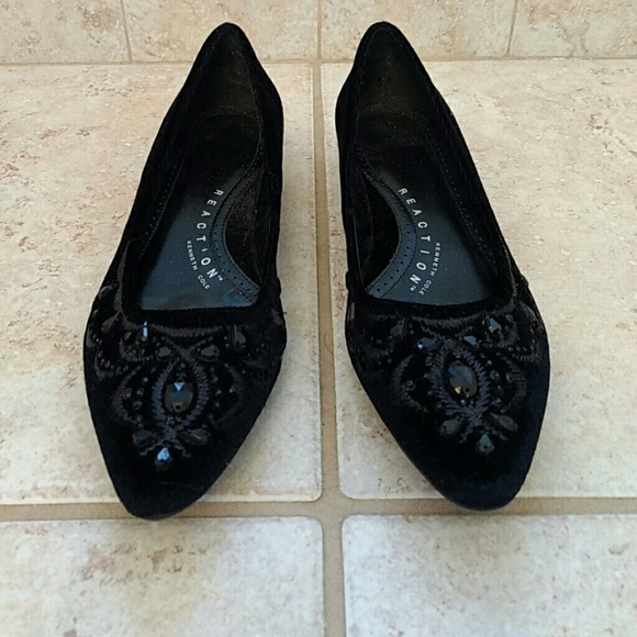 SOLD! Kenneth Cole Reaction flats - Picture 1 of 4
