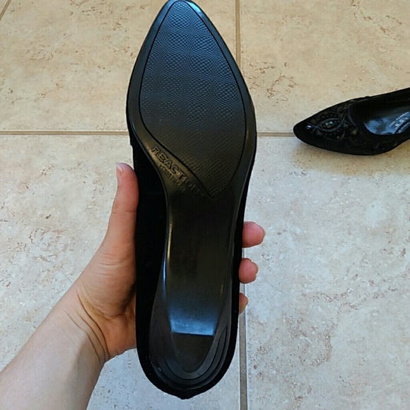 SOLD! Kenneth Cole Reaction flats - Picture 4 of 4