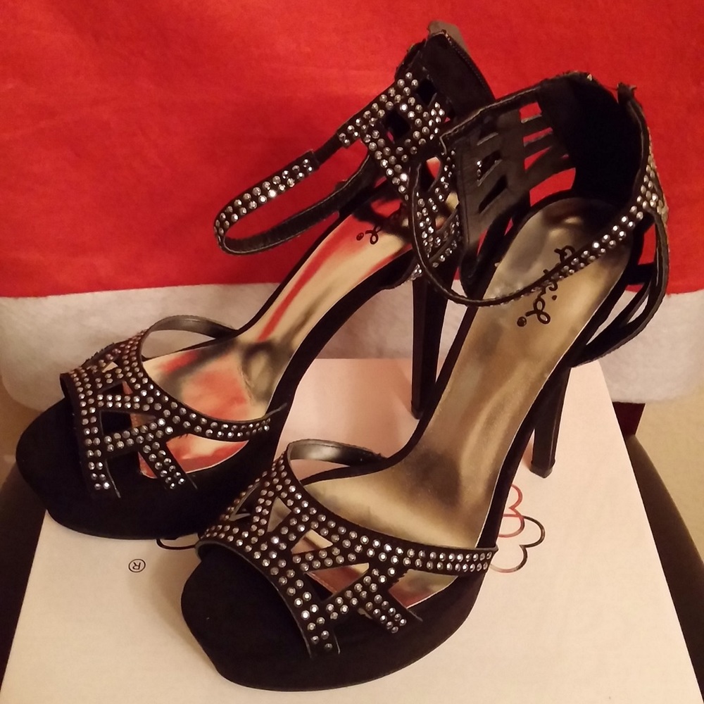 Black & silver high heels 👠 size 8 SOLD