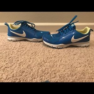 Women's Nike Tennis Shoe