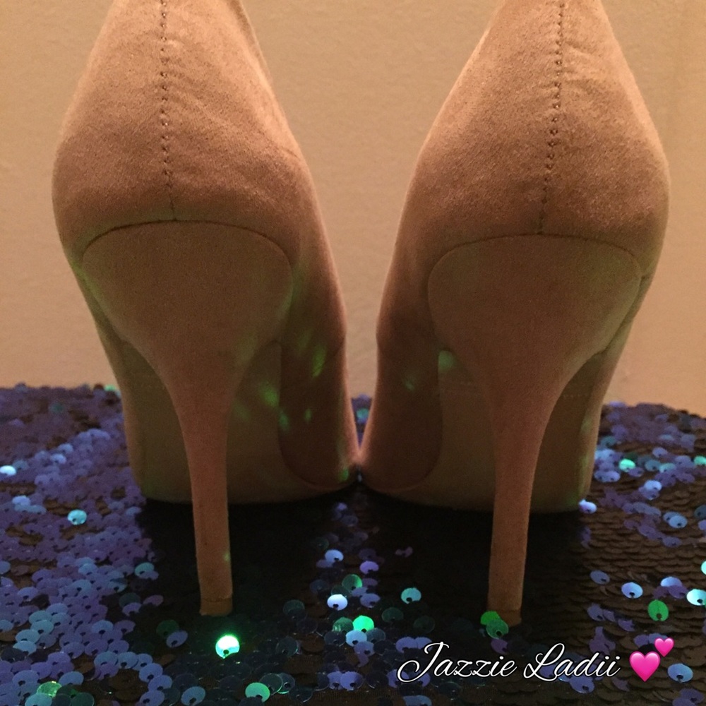 Nude pointed toe pumps • Forever21 • Size 5.5 💕