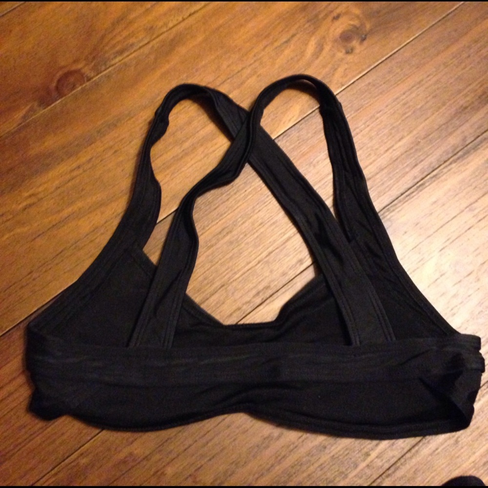 Only 1 lrg Left! Criss Cross bikini set - Picture 7 of 8