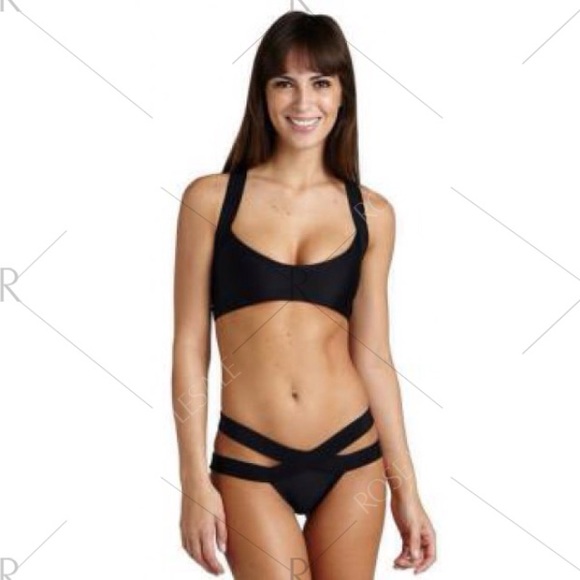 Only 1 lrg Left! Criss Cross bikini set - Picture 2 of 8