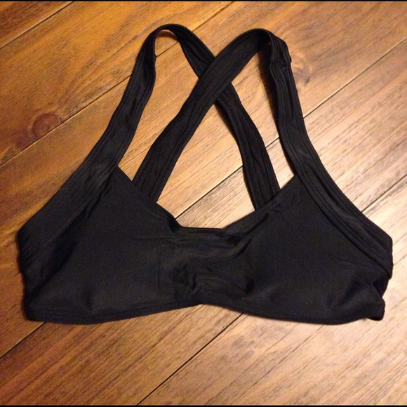 Only 1 lrg Left! Criss Cross bikini set - Picture 6 of 8