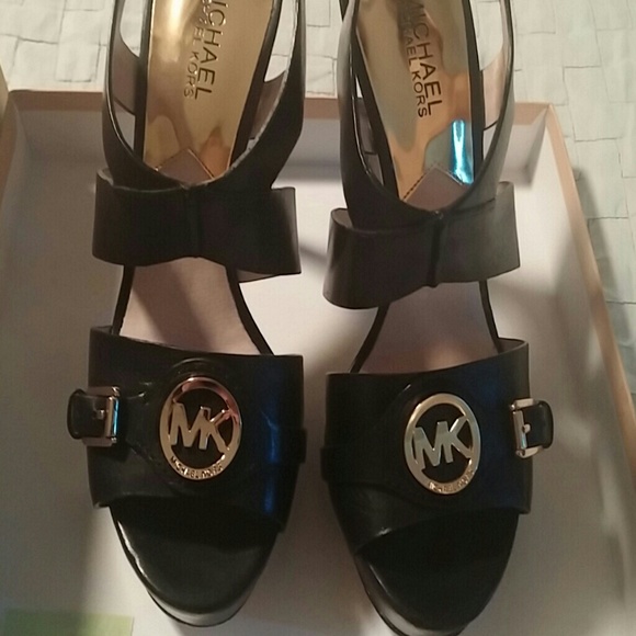 ****SOLD****SOLD**SOLD*****Michael kors - Picture 2 of 8