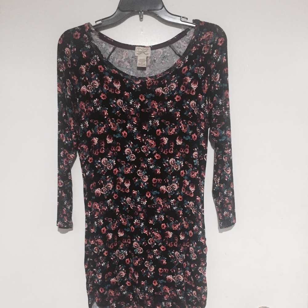 Mini dress/long shirt.Material Rayon and Spandex.
