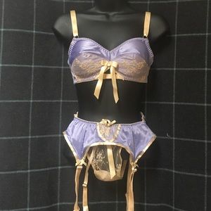 NWOT Niki pin-up Satin Bra, Panty, & Garter Belt