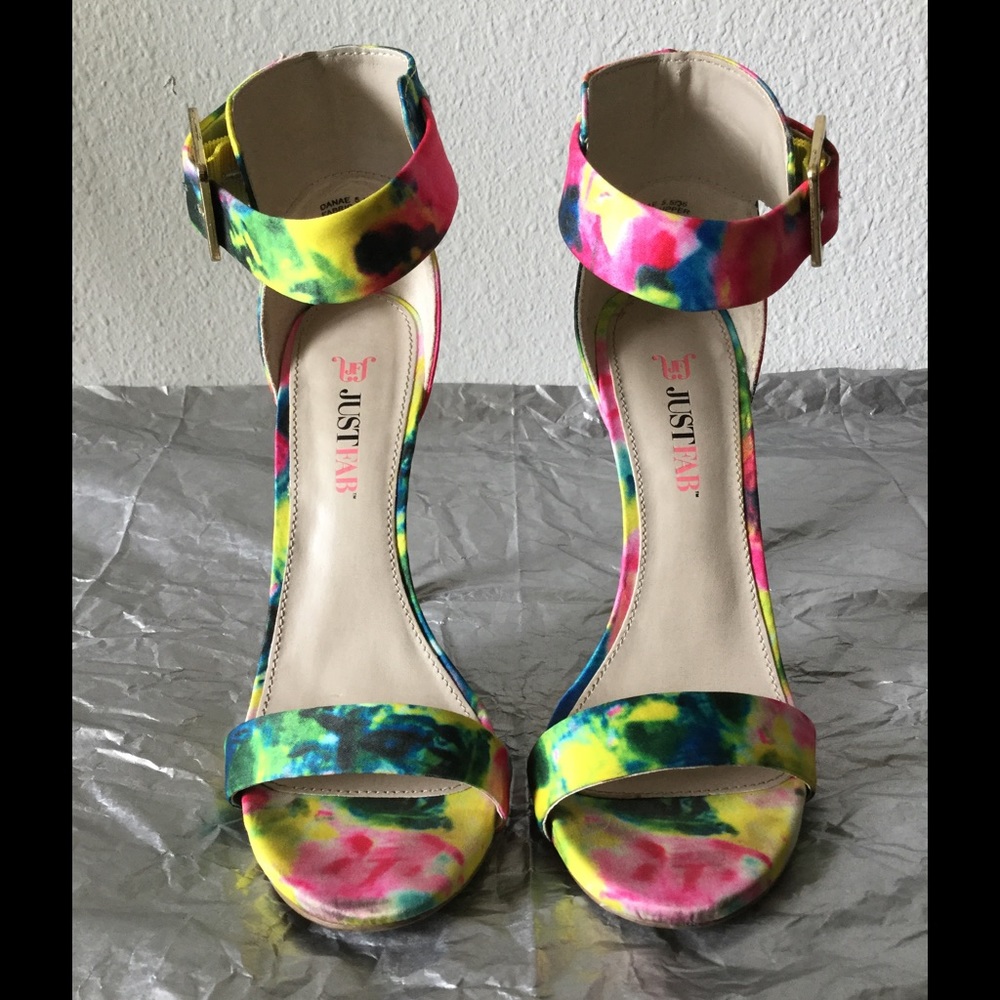 Bold sandal heel, perfect for spring!