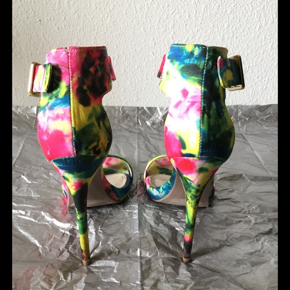 Bold sandal heel, perfect for spring! - Picture 3 of 3