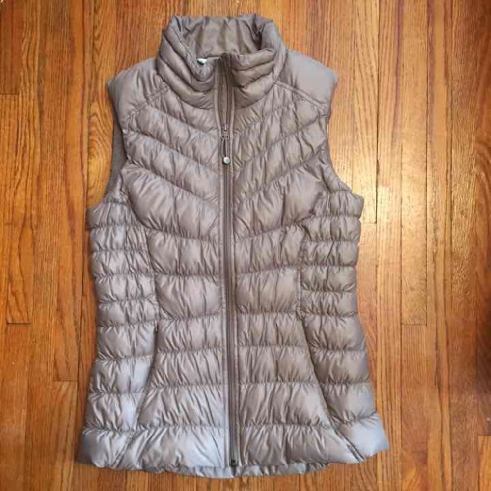 Athleta Downalicious Deluxe Down Vest Small