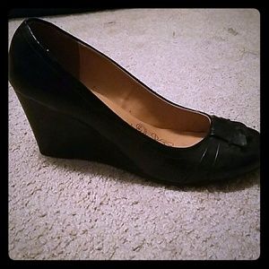 CL by Laundry Irmine Wedge Pump in Black