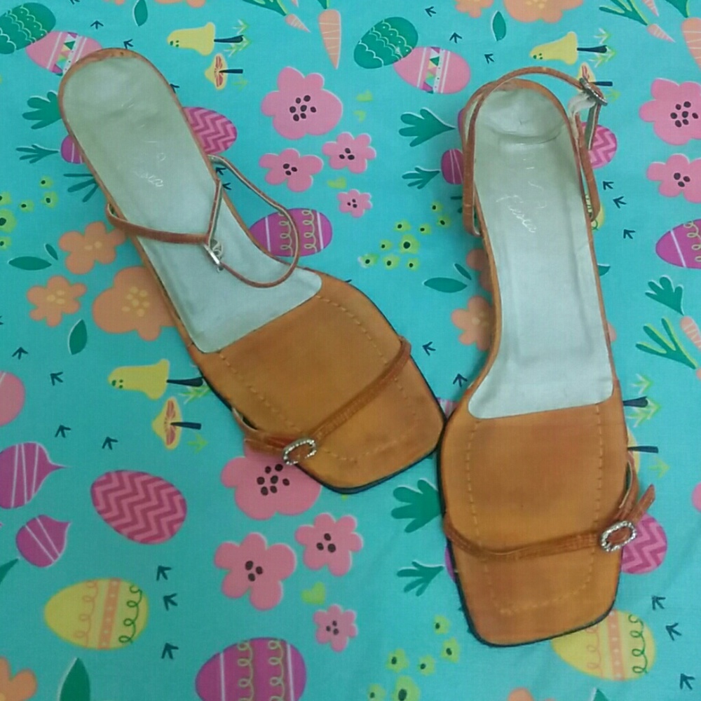 Yellow beautiful matchable dress sendles US 7.5B