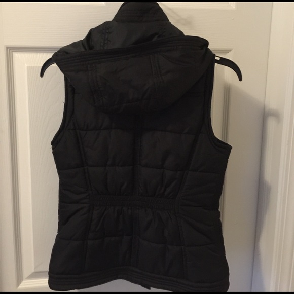 Black vest with pockets and detachable hood - Picture 2 of 2