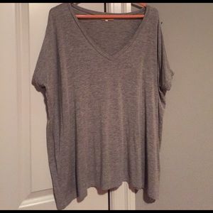 Oversized basic V neck tee