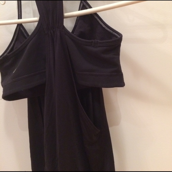 Lulu racer tank with built in sports bra - Picture 3 of 6