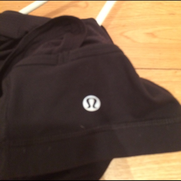 Lulu racer tank with built in sports bra - Picture 5 of 6