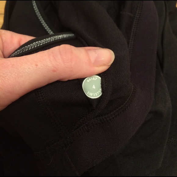 Lulu racer tank with built in sports bra - Picture 6 of 6