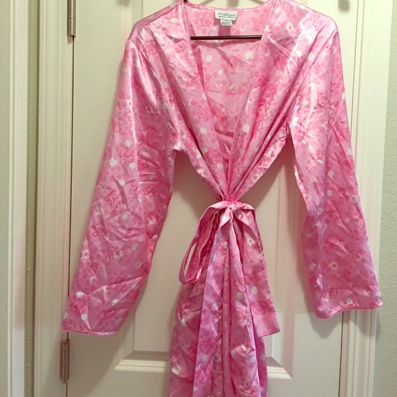 Pink Robe - Picture 1 of 1