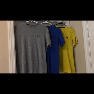 3 small under armor heatgear t-shirts