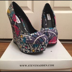 Brand new Steve Madden wedges