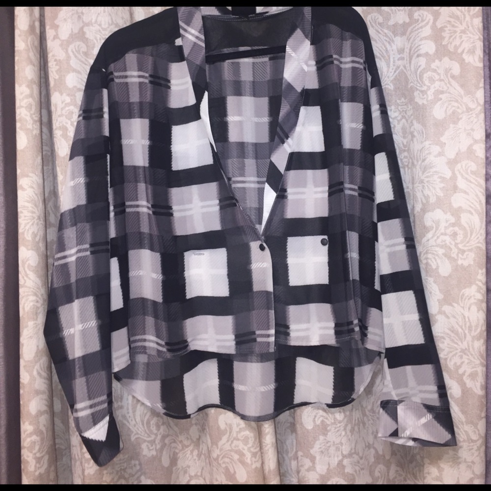 Super cute cropped front blouse. MAKE AN OFFER