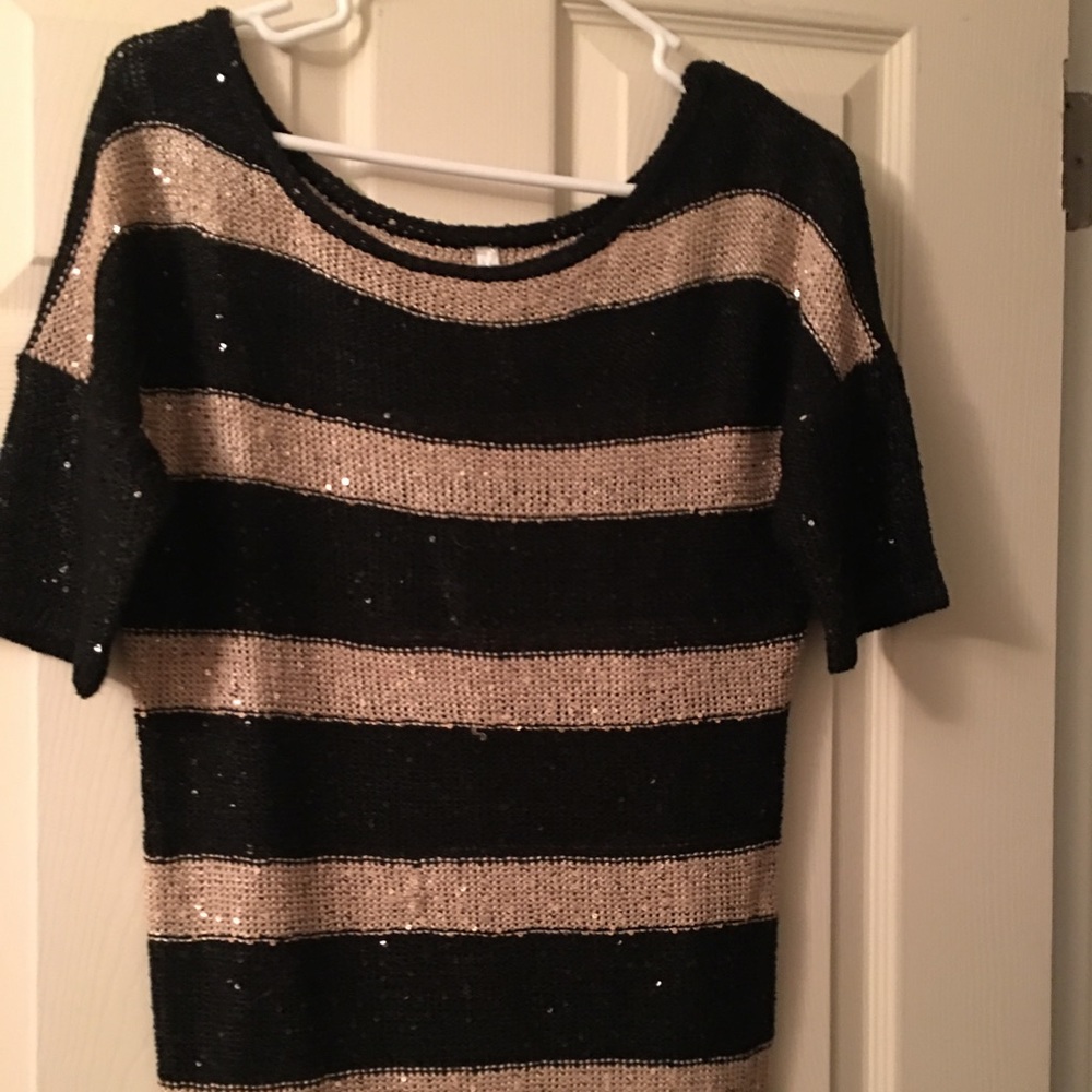 Sequence Black and Tan short sleeve sweater