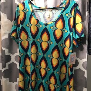 🙉 Lularoe NWT Aladdin Classic Tee 🐵