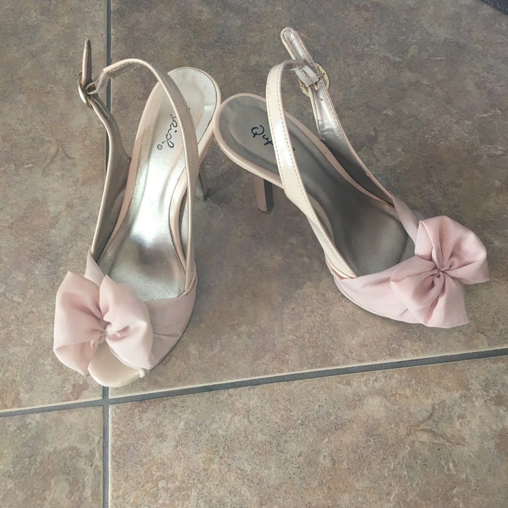 Adorable Botique Cupid blush/cream heels