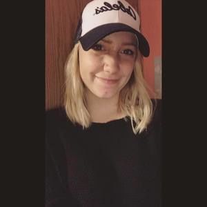 Meet your Posher, Crystal