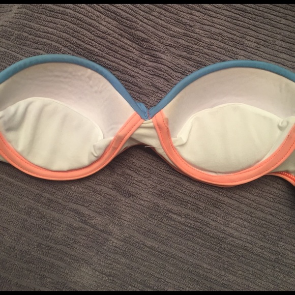 Bikini - Picture 2 of 5